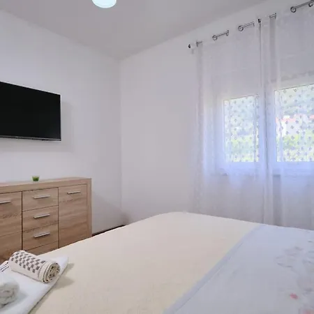 Radun Near Split Vila *