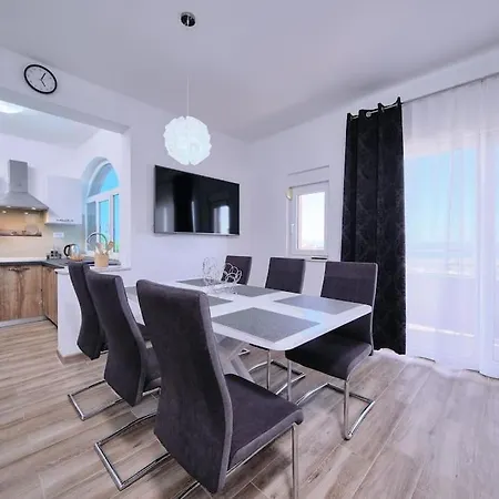 Radun Near Split * Kaštel Stari