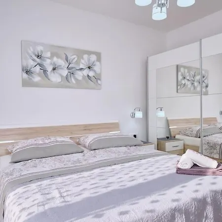 Radun Near Split Vila *