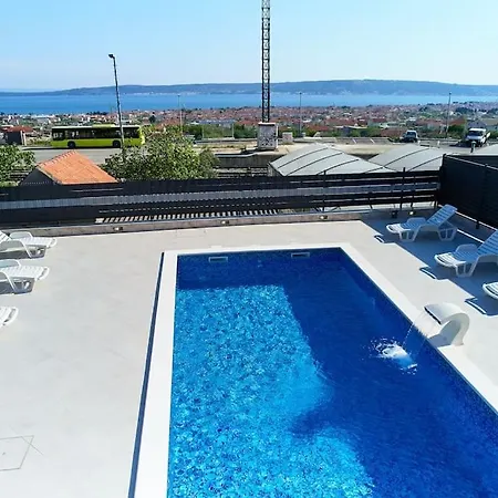 Radun Near Split *