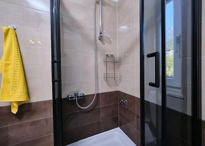 Radun Near Split * Kaštel Stari